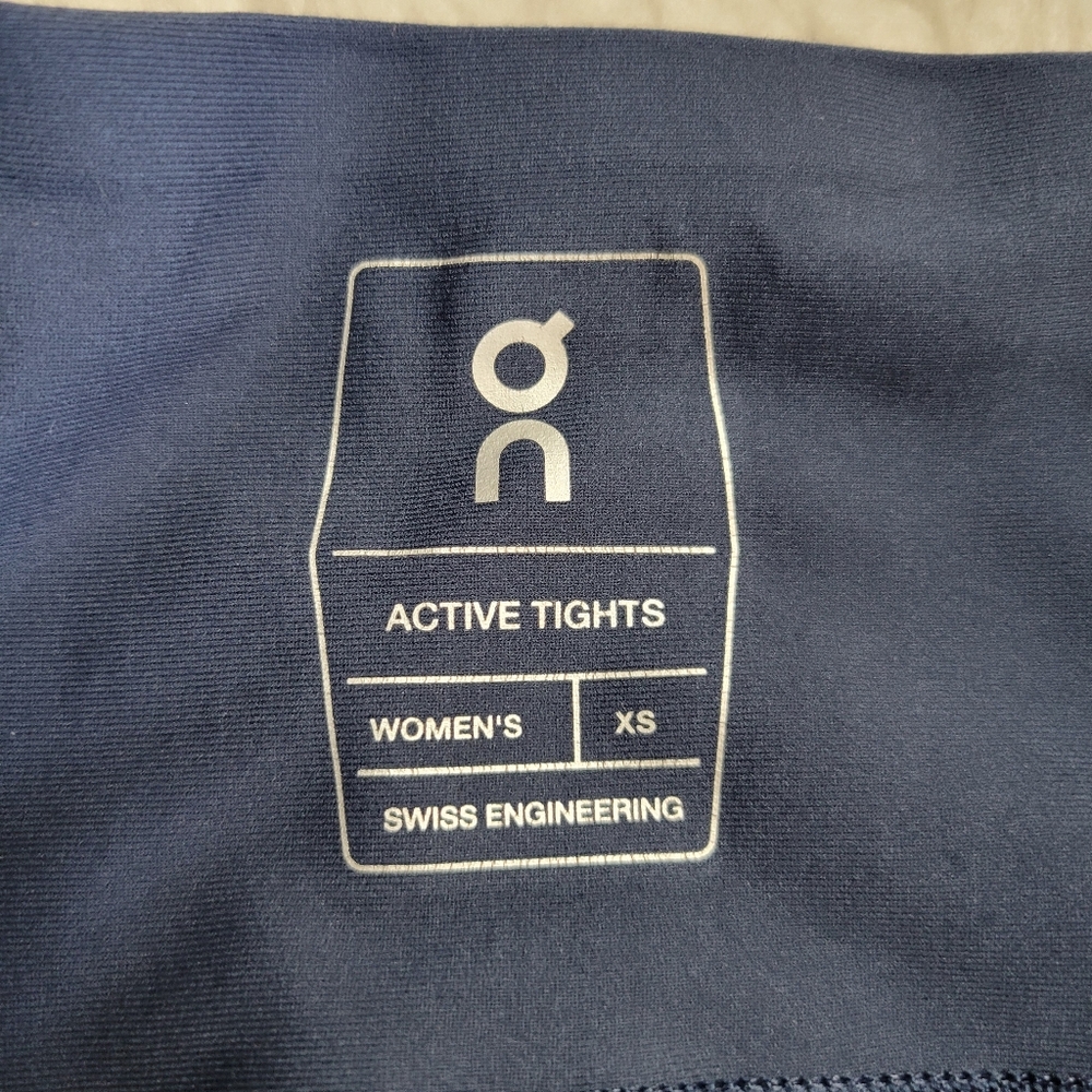 On Running Run On Clouds Active Tight Women's Xs … - image 7